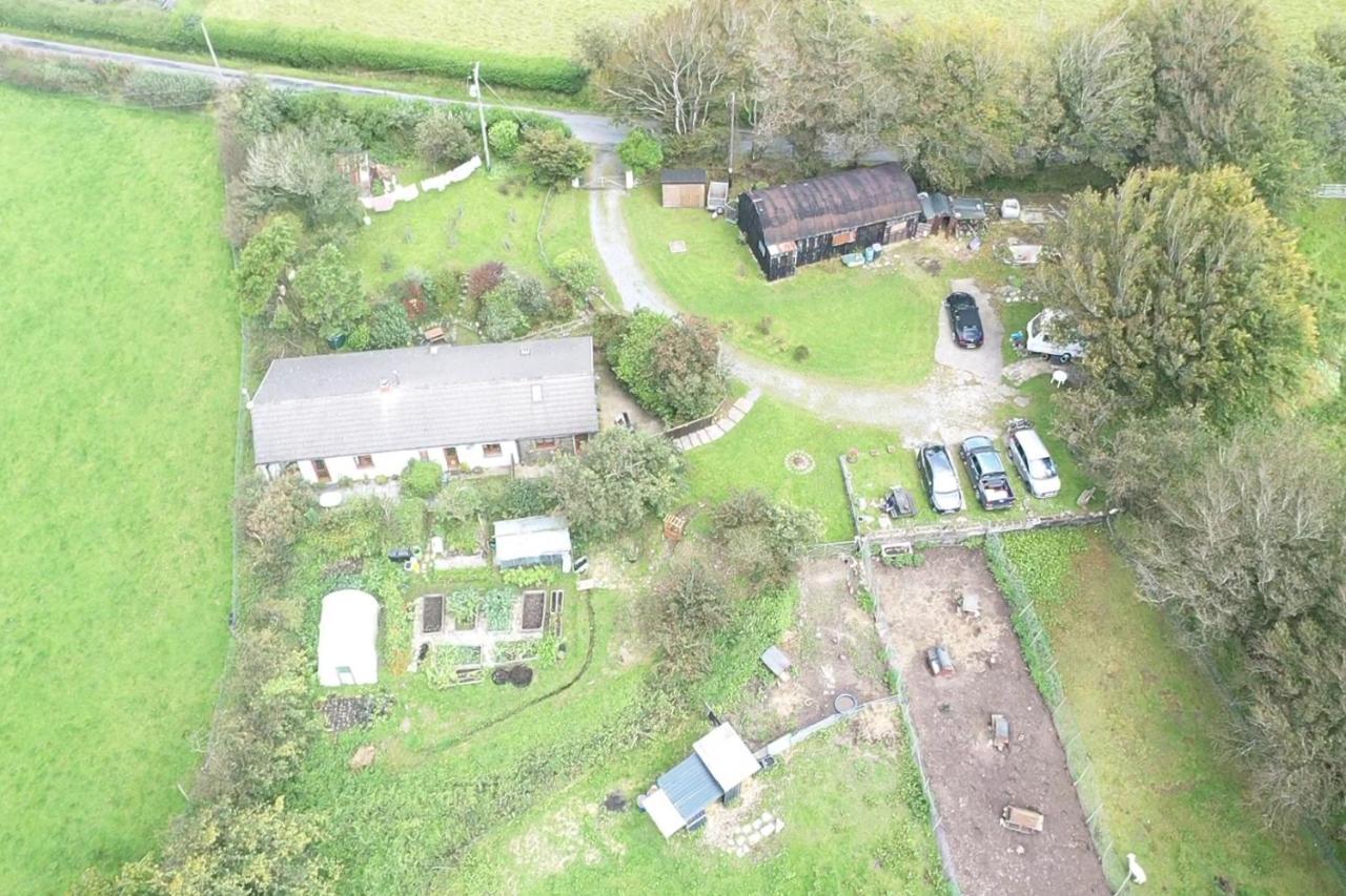 Inviting 2-Bed Cottage In Newcastle Emlyn Exteriör bild