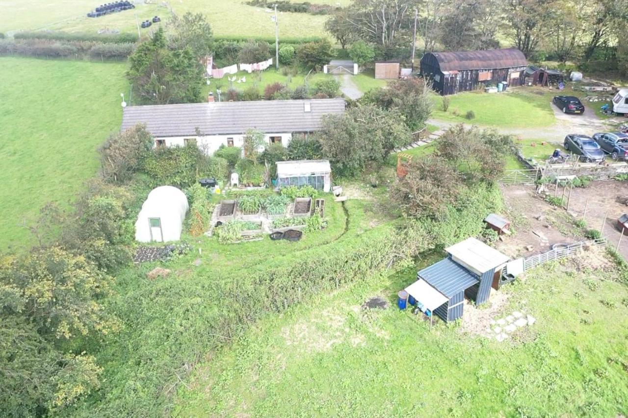 Inviting 2-Bed Cottage In Newcastle Emlyn Exteriör bild